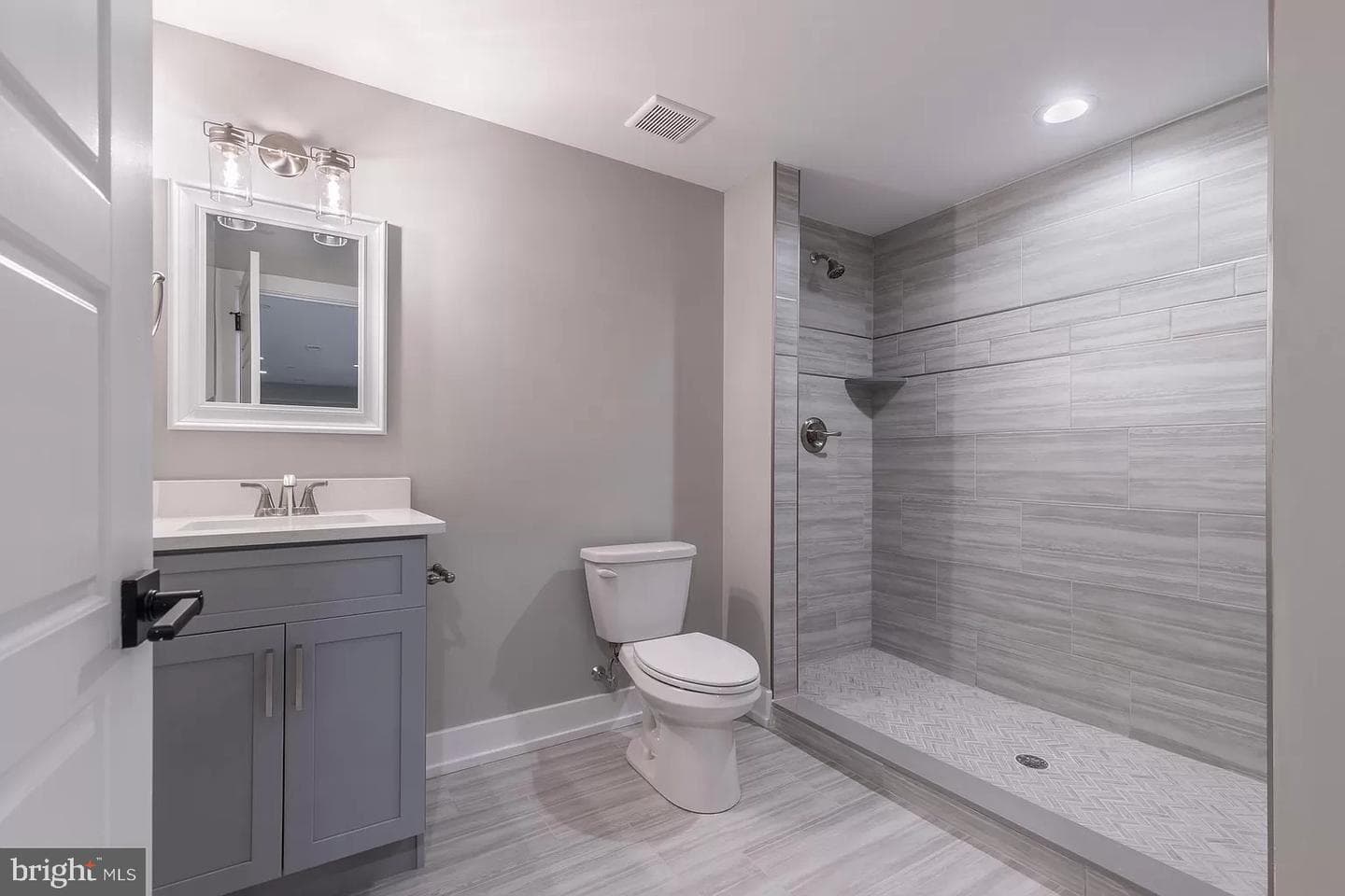 2406 N Howard Street photo 10