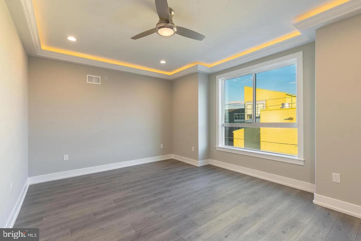 2406 N Howard Street photo 15