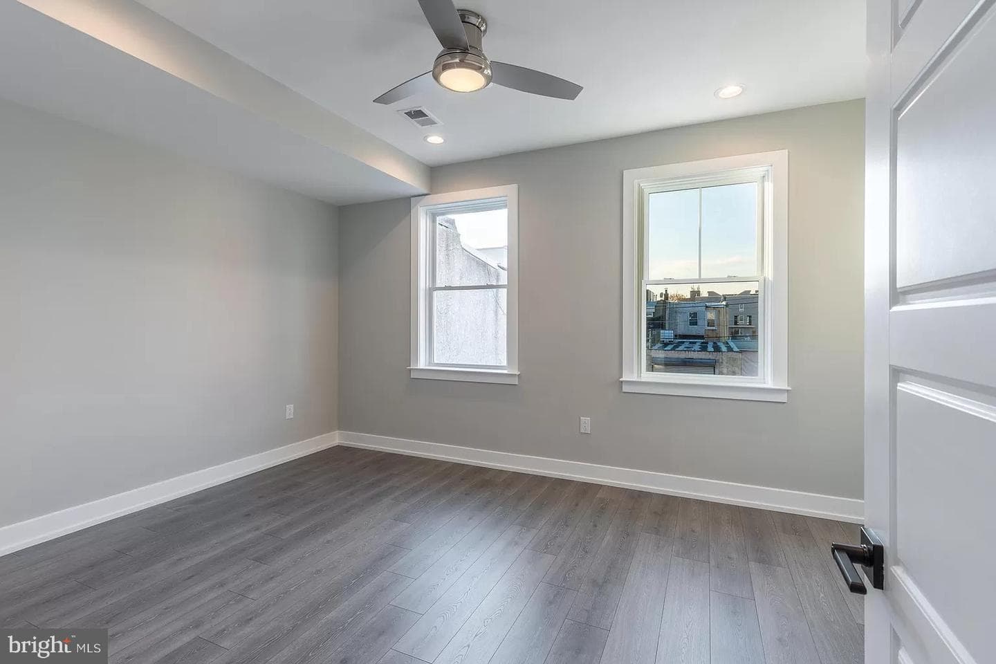 2406 N Howard Street photo 17