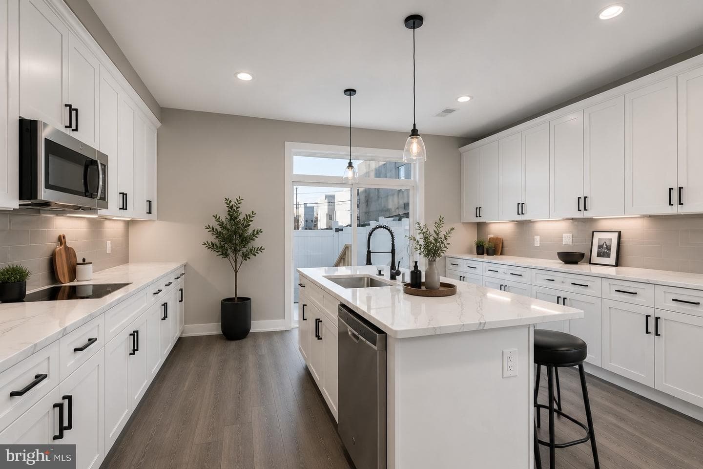 2406 N Howard Street photo 6