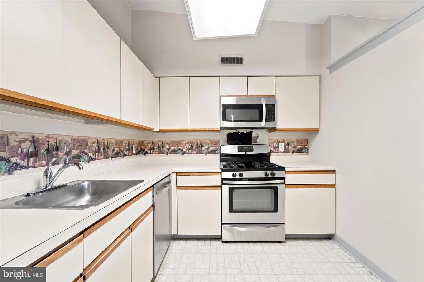 58201 Delaire Landing Road #201 photo 10