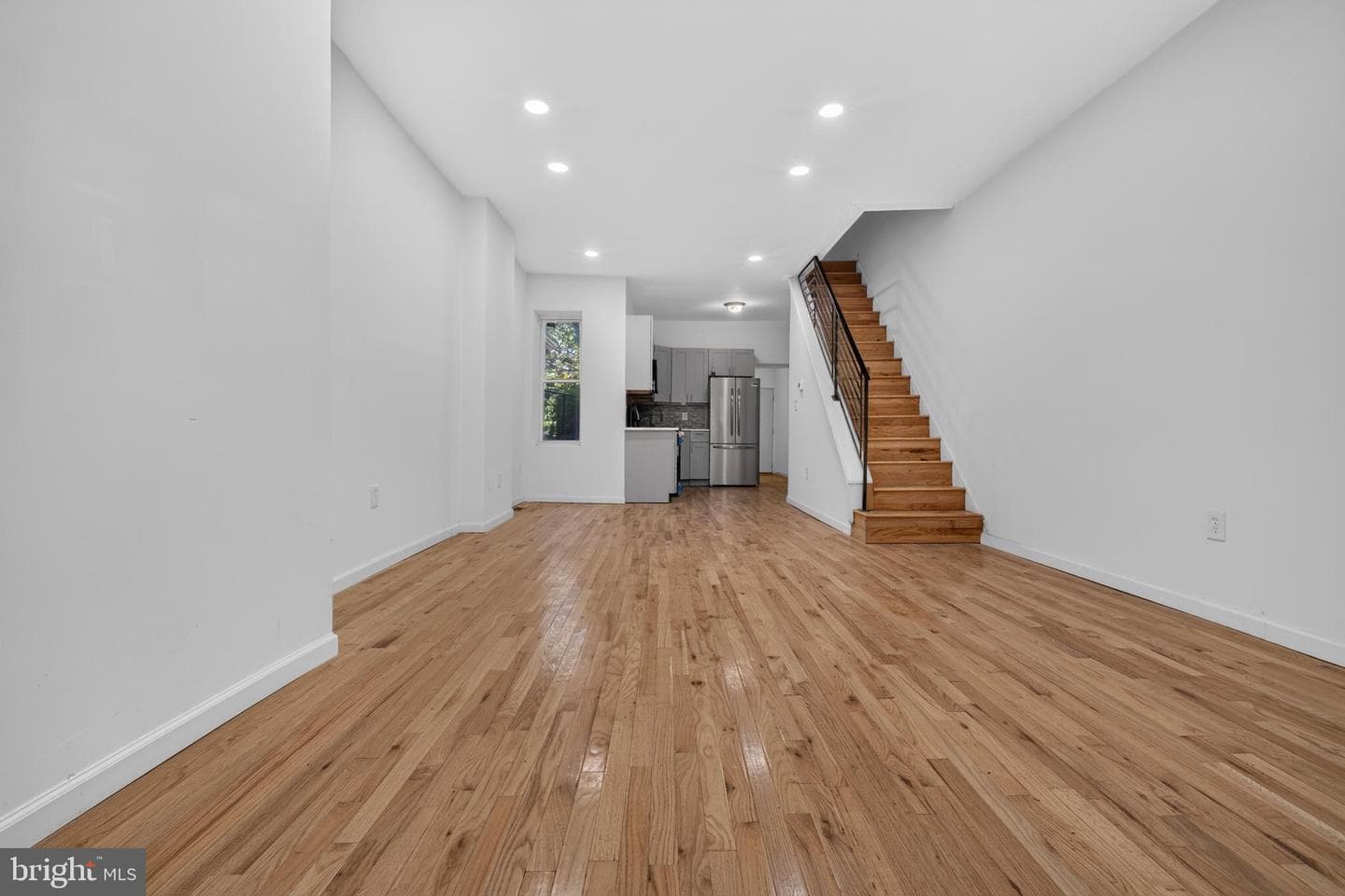 2431 W Sergeant Street photo 5