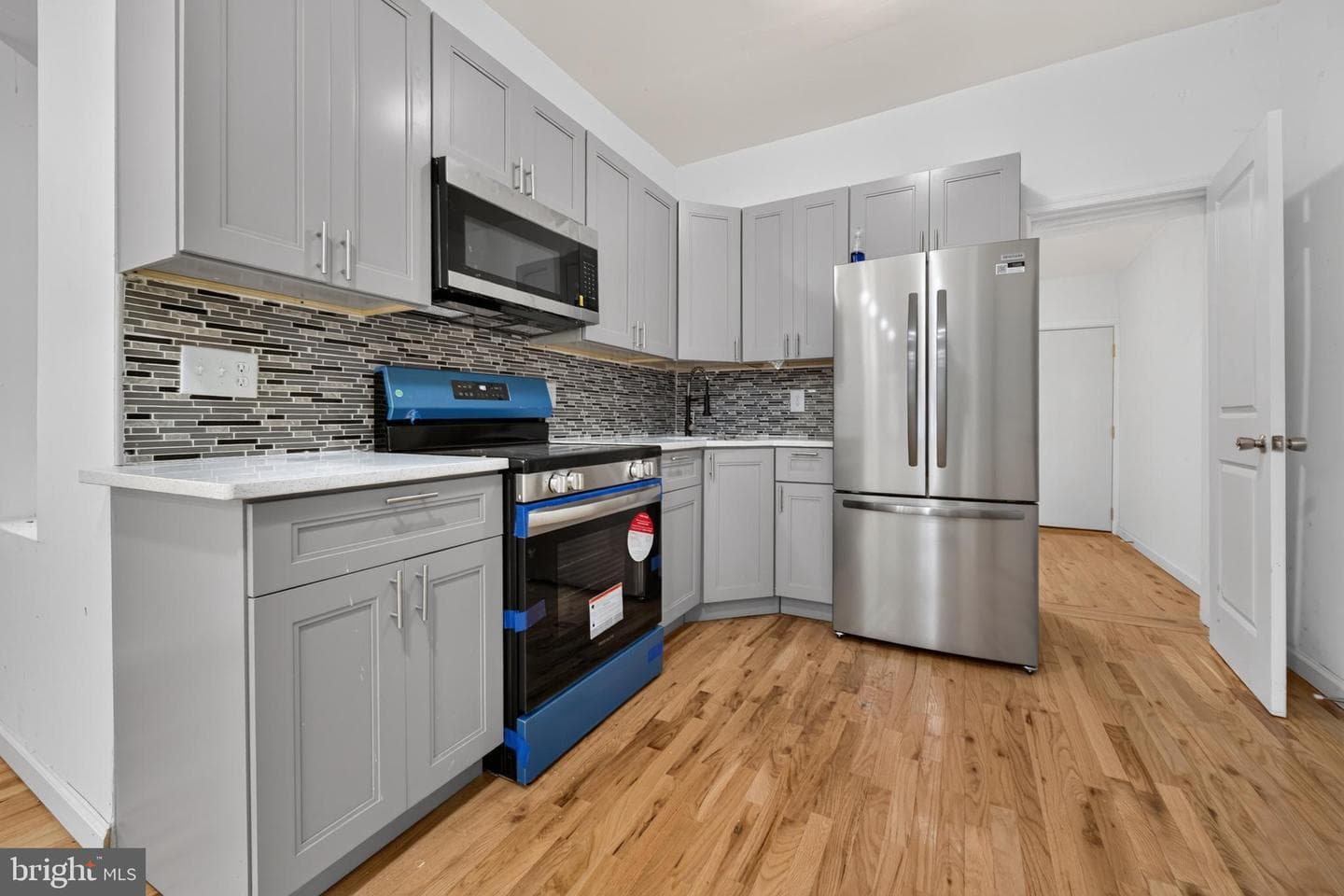 2431 W Sergeant Street photo 7