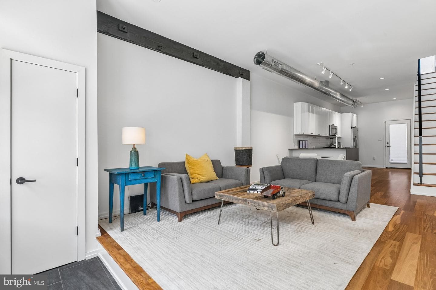 407 Fairmount photo 3