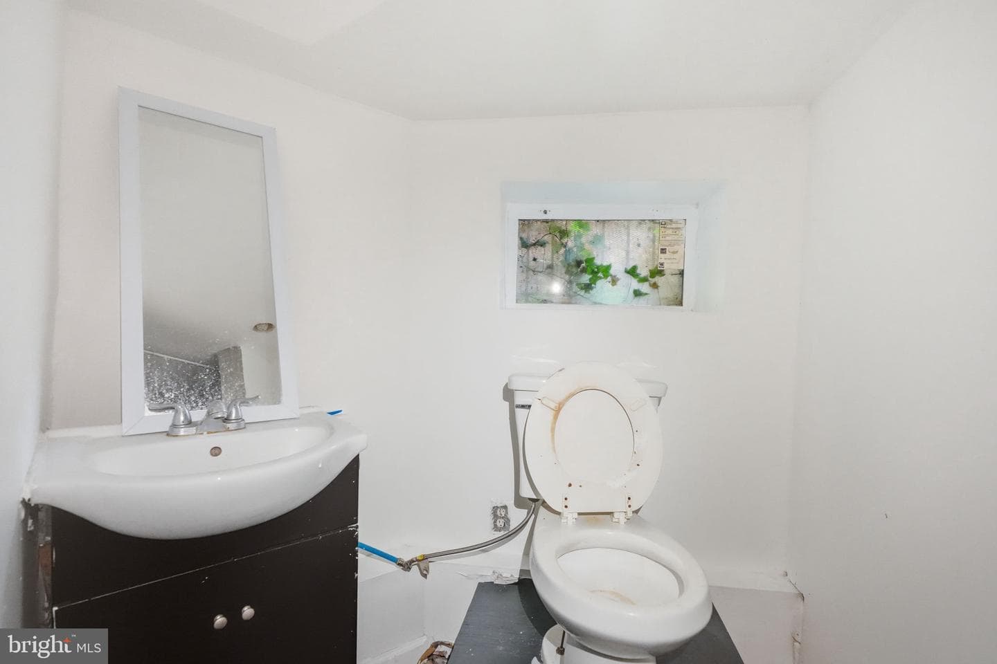 7277 Saybrook Avenue photo 30