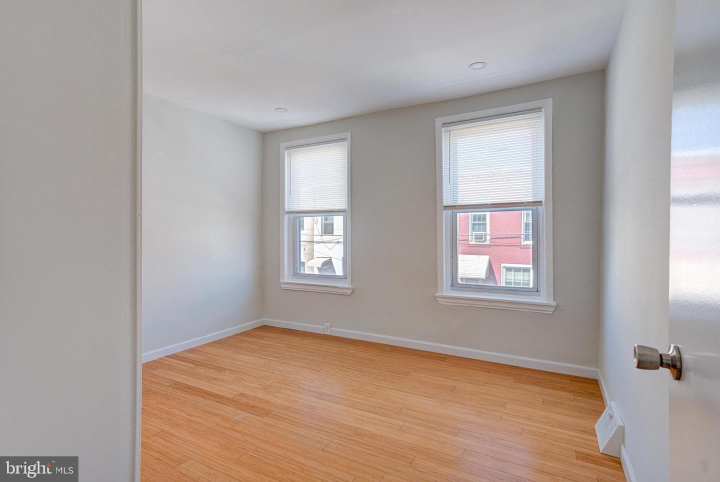 2606 E Madison Street photo 6