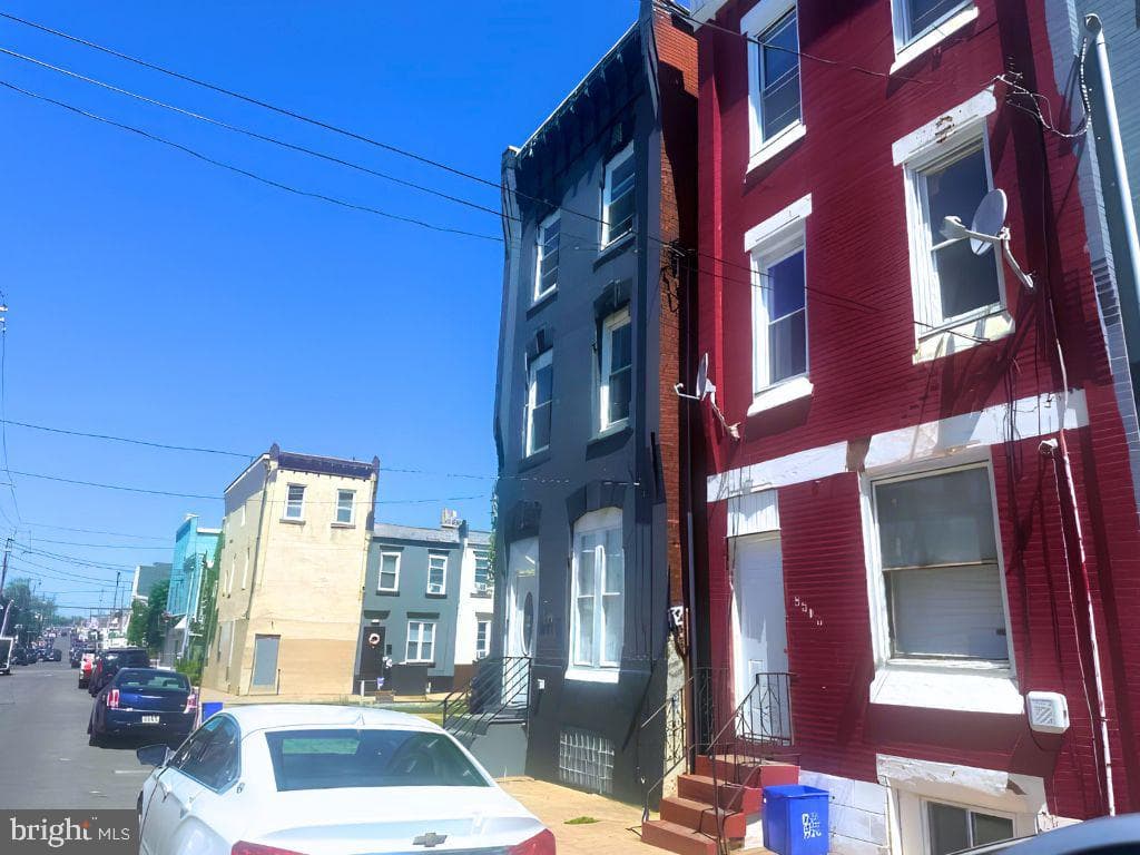 2621 W Montgomery Avenue photo 3