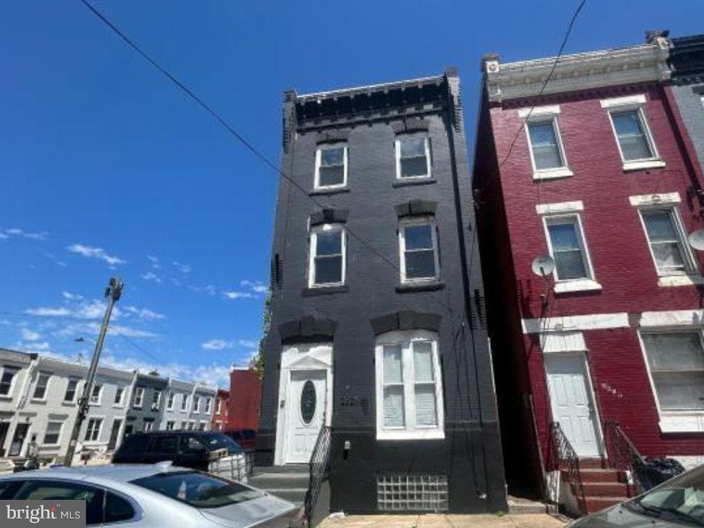 2621 W Montgomery Avenue photo 4