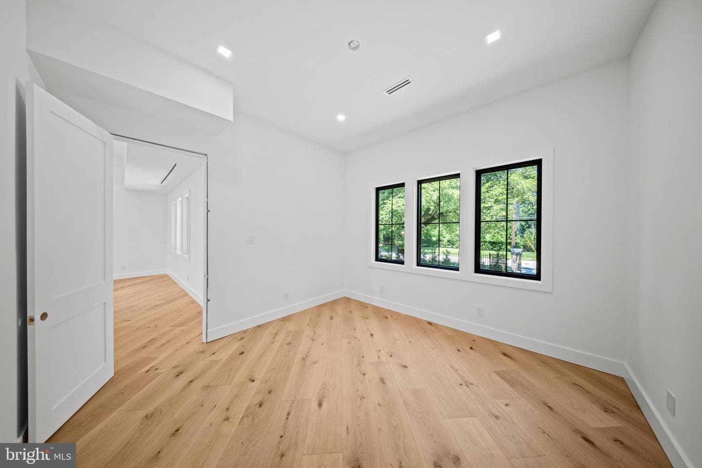 9402 Meadowbrook Avenue photo 37