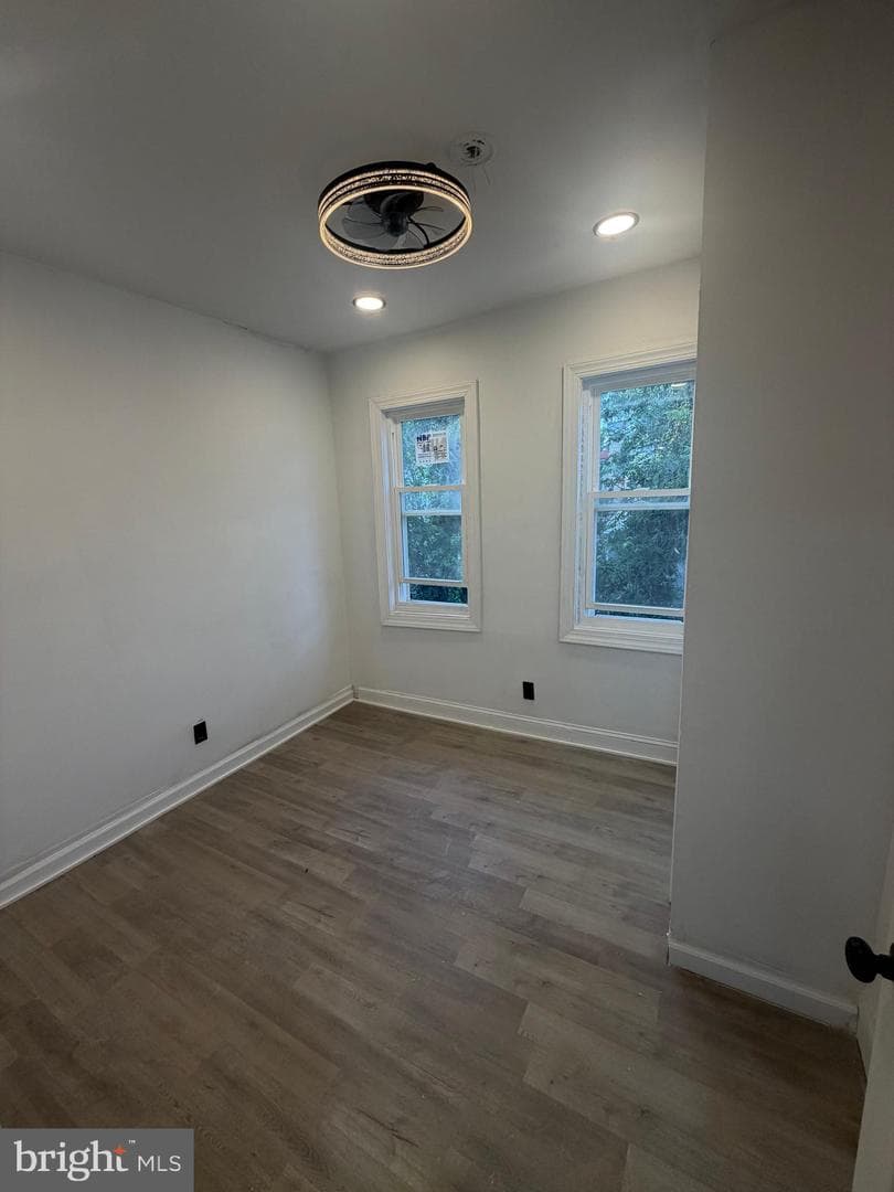 2409 W Harold Street photo 16