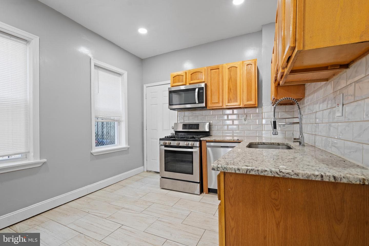 1715 N Lecount Street photo 6