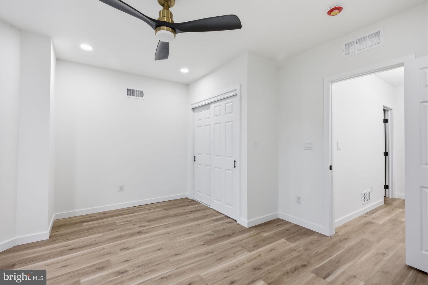 1322 S Lindenwood Street photo 20