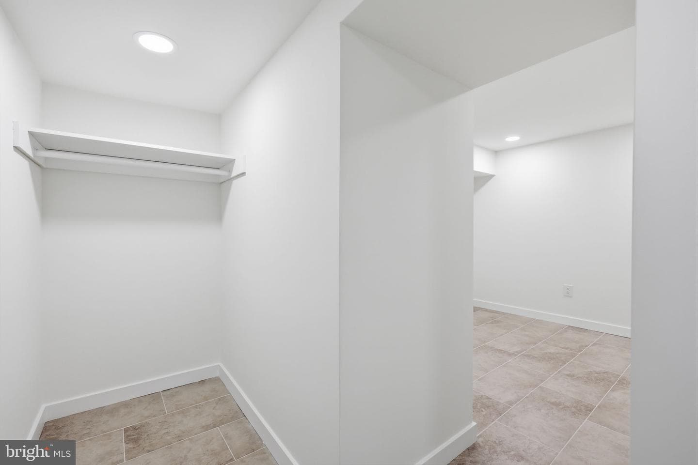 1322 S Lindenwood Street photo 31