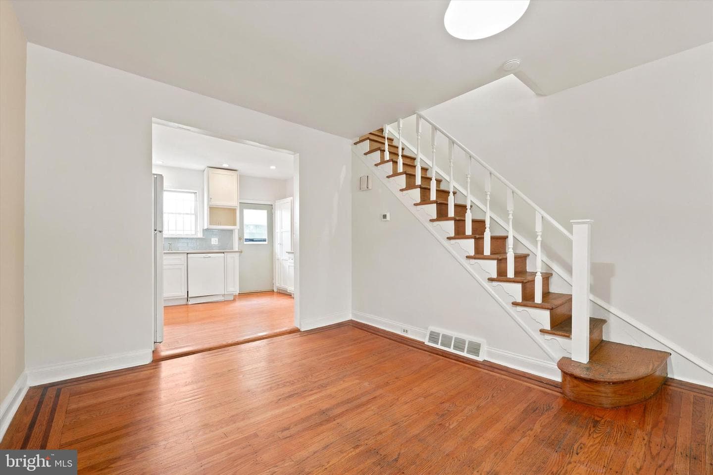 706 Salter St photo 10
