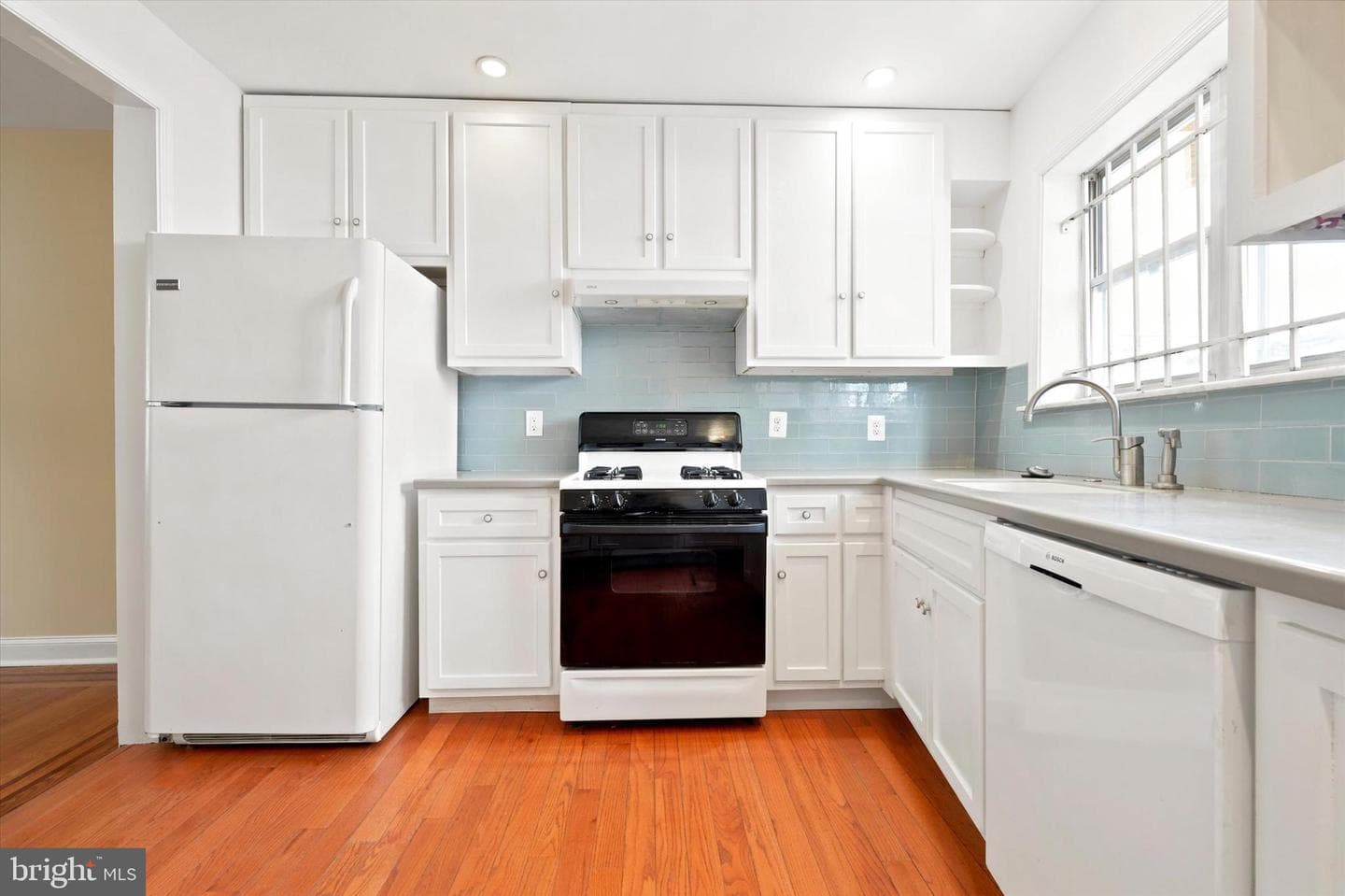 706 Salter St photo 13