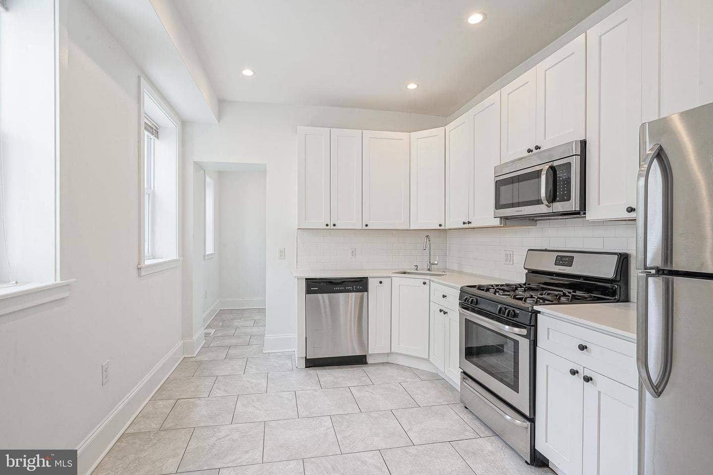 4826 Greenway Avenue photo 6