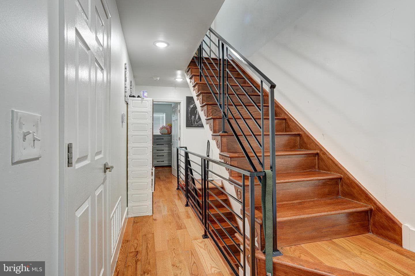 2611 S Marshall Street photo 12