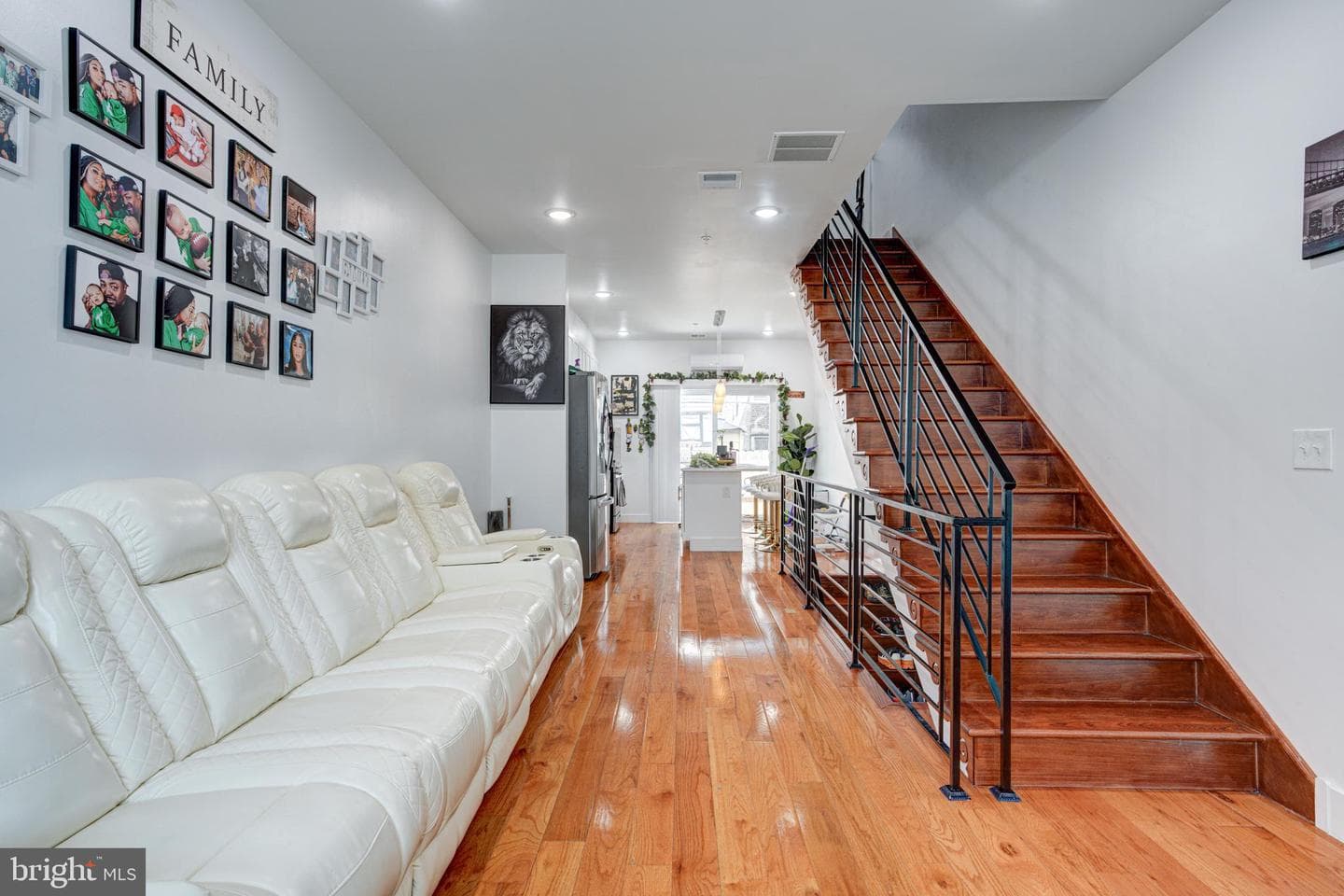 2611 S Marshall Street photo 6