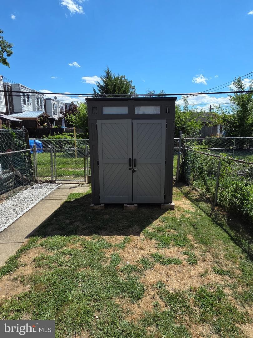 448 Robbins Street photo 15