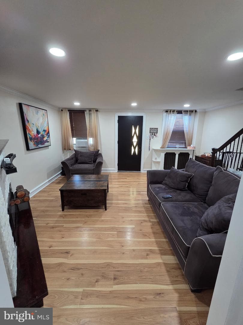 448 Robbins Street photo 3