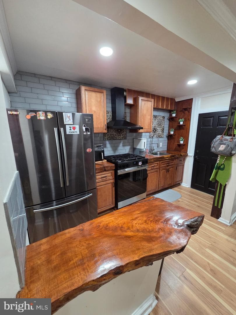 448 Robbins Street photo 5