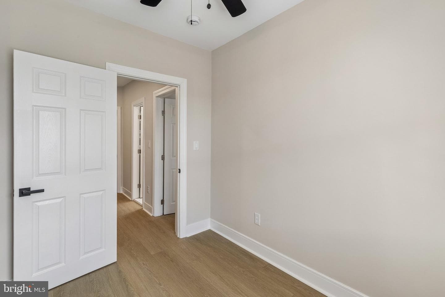 2916 N Woodstock Street photo 23