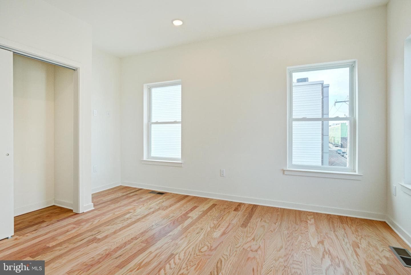 2480 Emerald Street photo 20