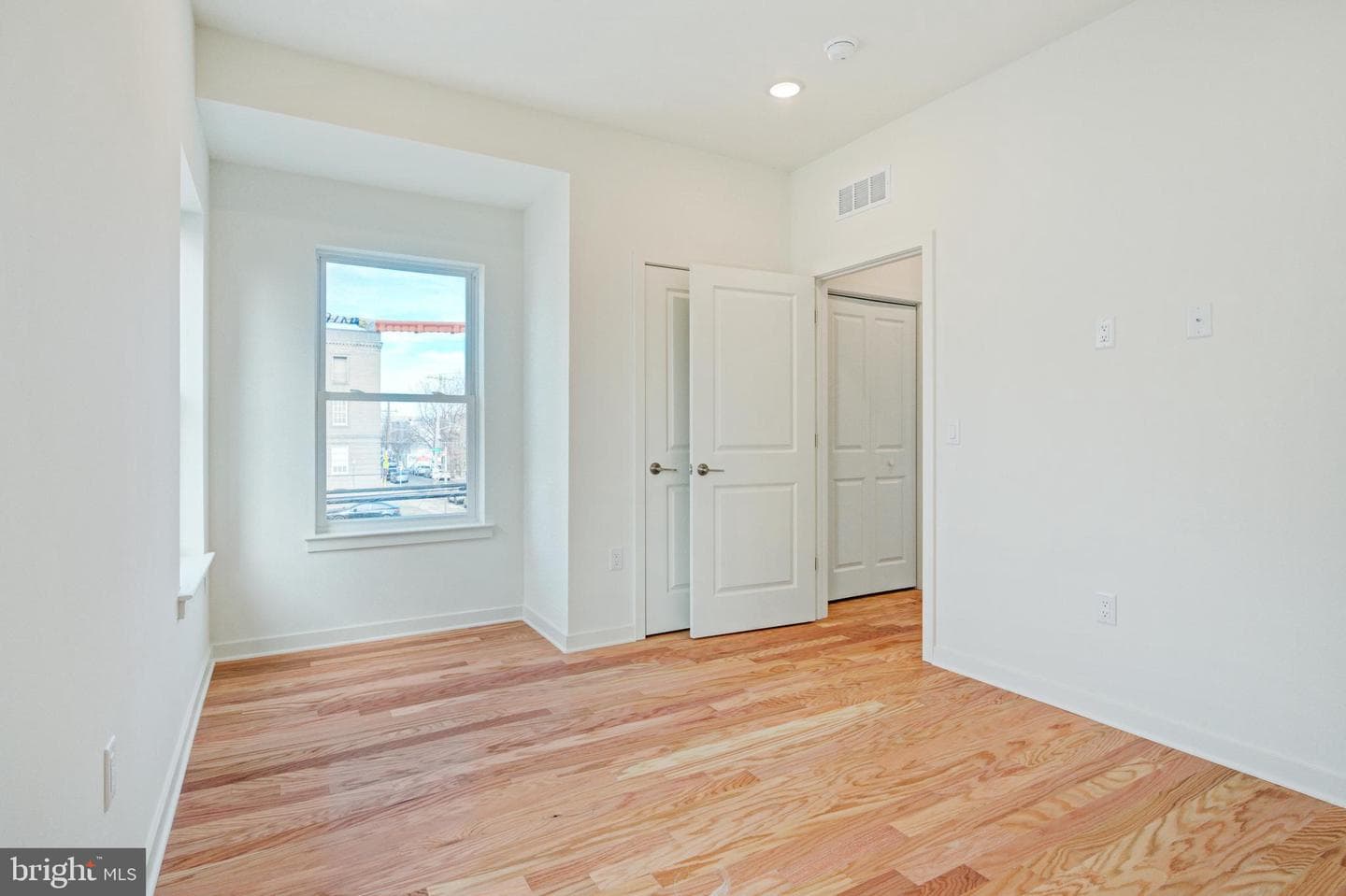 2480 Emerald Street photo 31