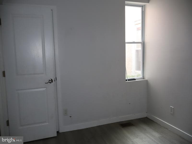 6037 Spruce Street photo 15