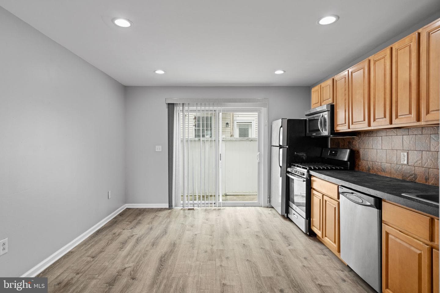 2310 E Cabot Street photo 8