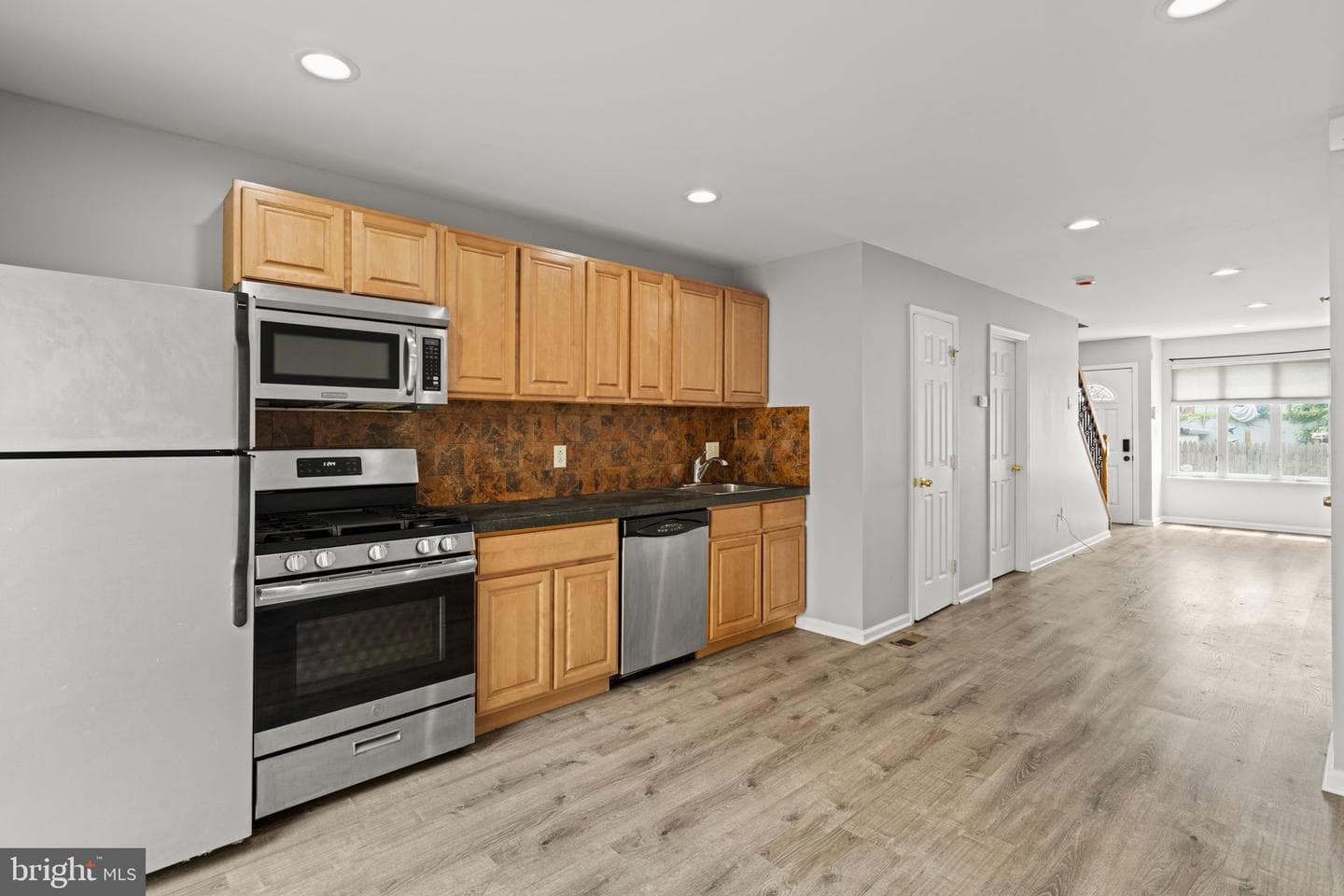 2310 E Cabot Street photo 9