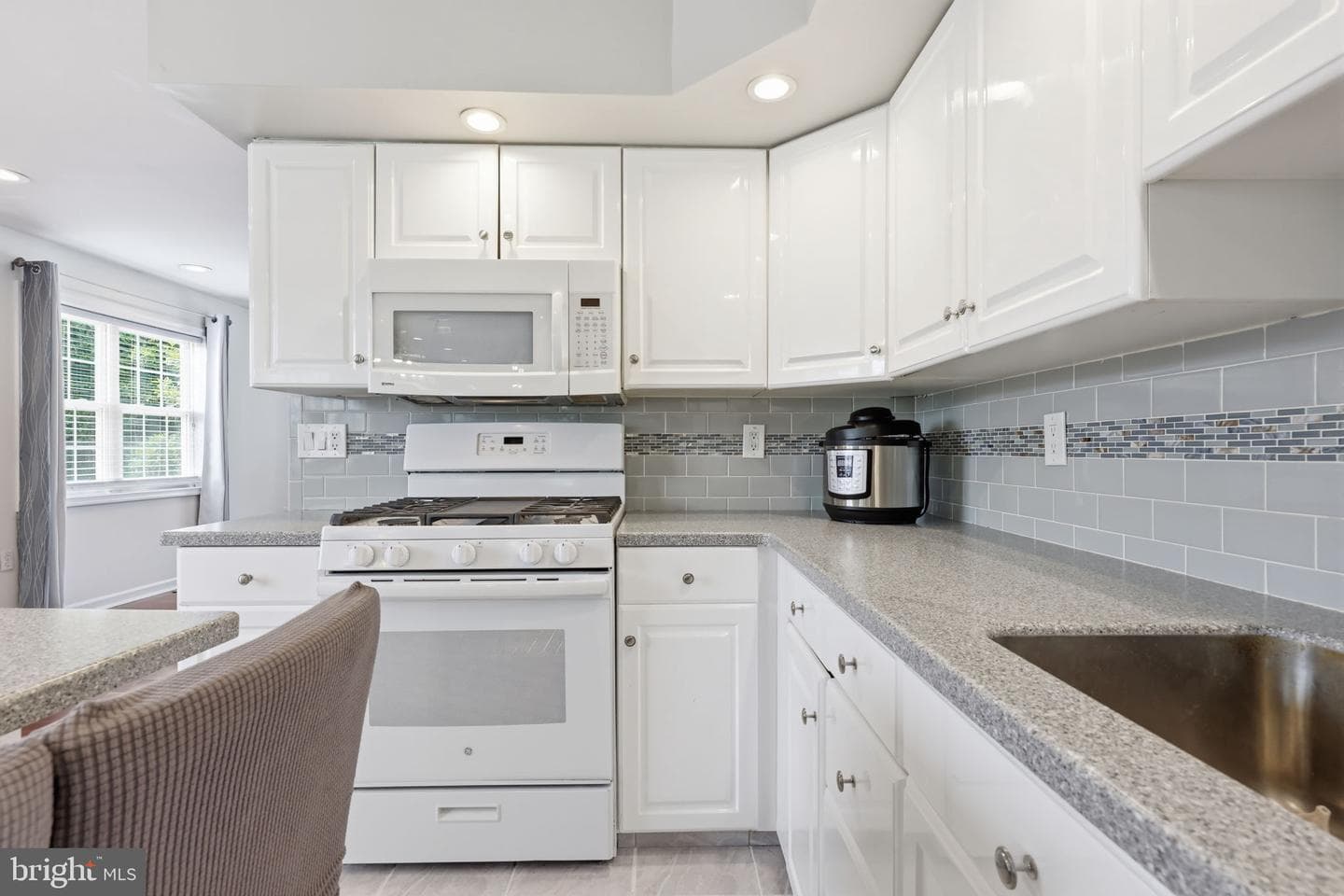 9223 Marsden Street photo 12