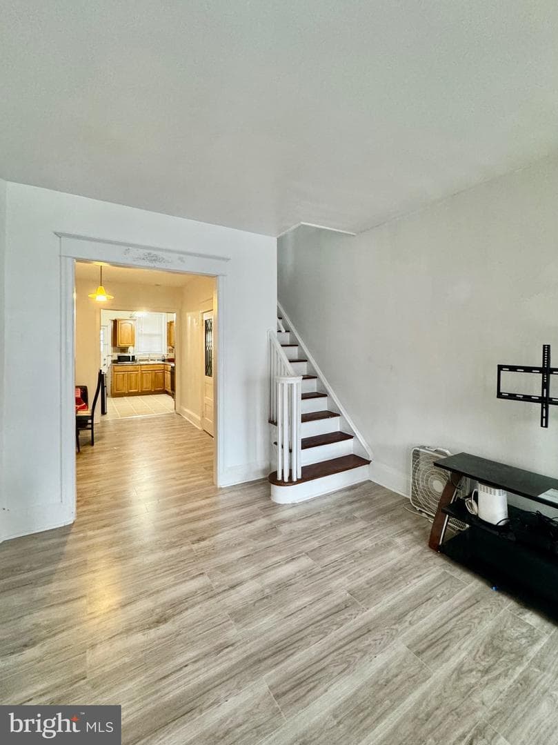312 Lindley Avenue photo 3