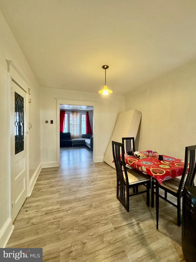 312 Lindley Avenue photo 4
