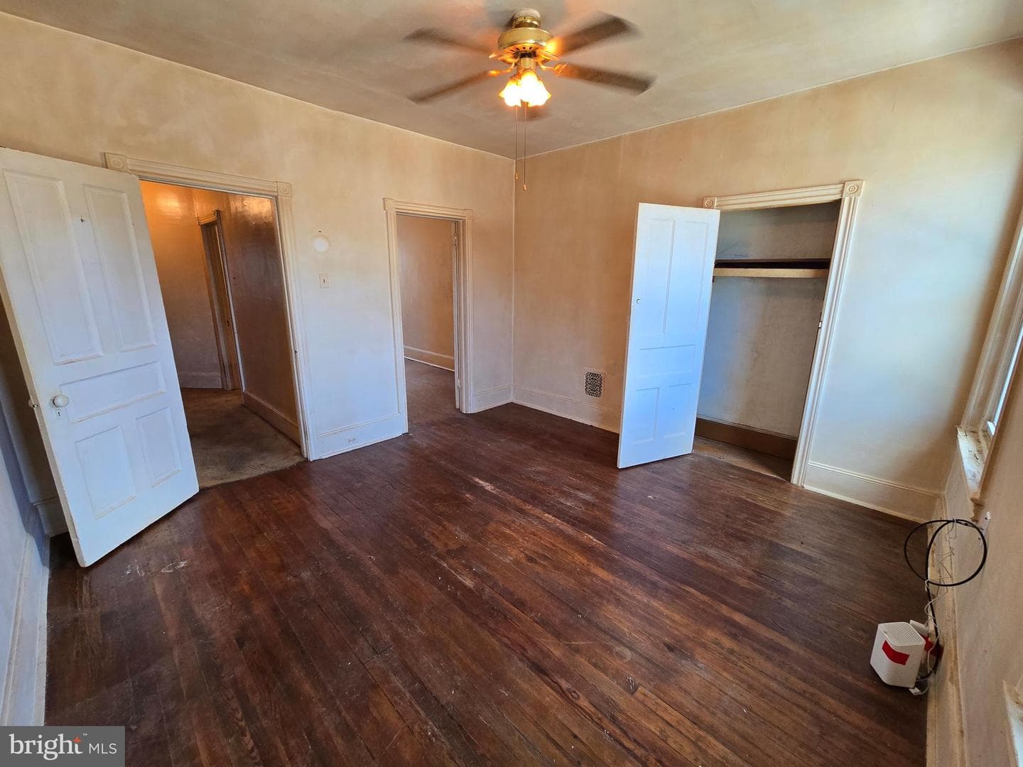 562 Martin Street photo 16