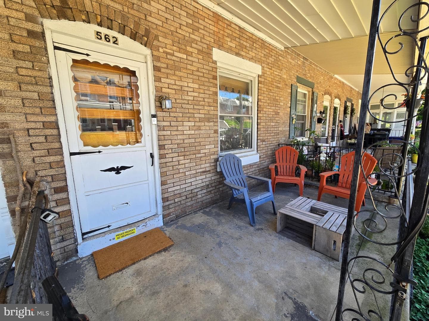 562 Martin Street photo 2