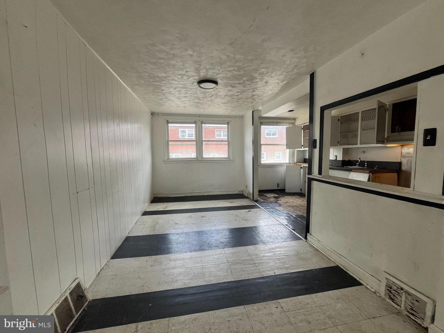 1412 E Sharpnack Street photo 5