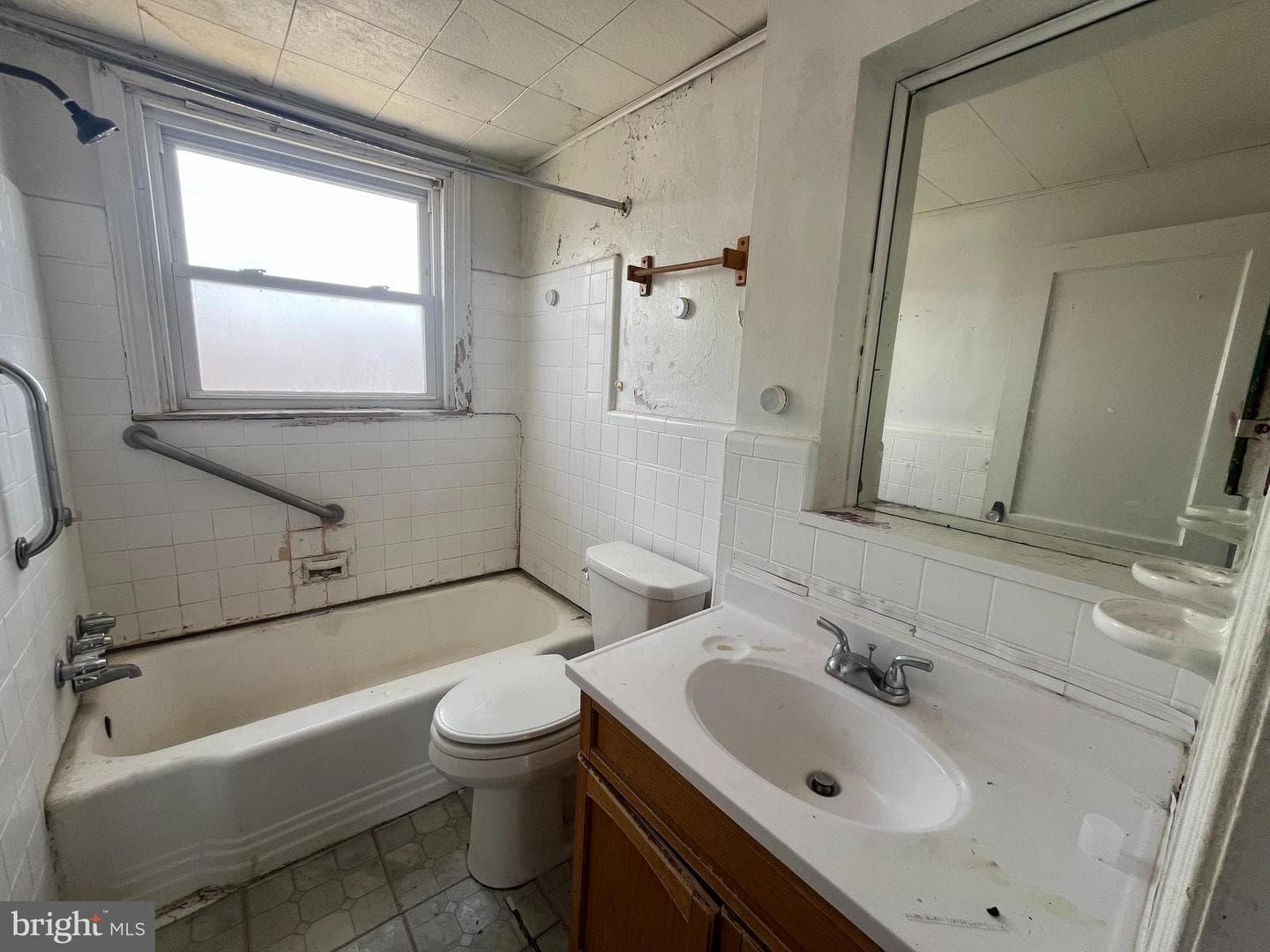 1412 E Sharpnack Street photo 7
