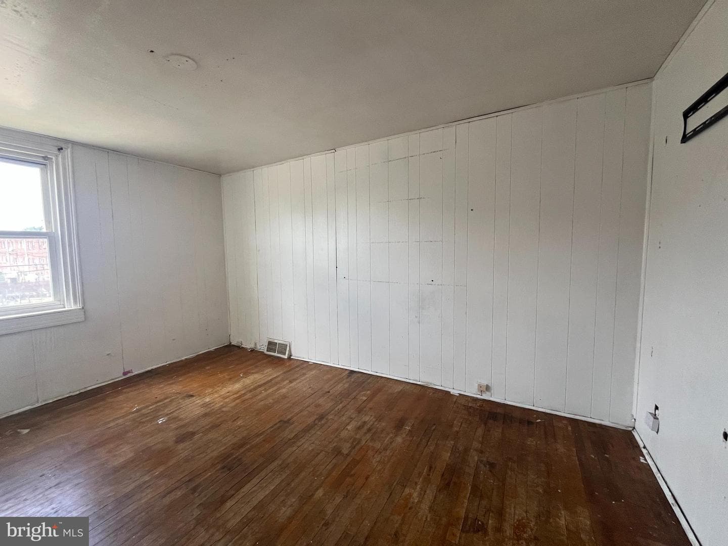 1412 E Sharpnack Street photo 9