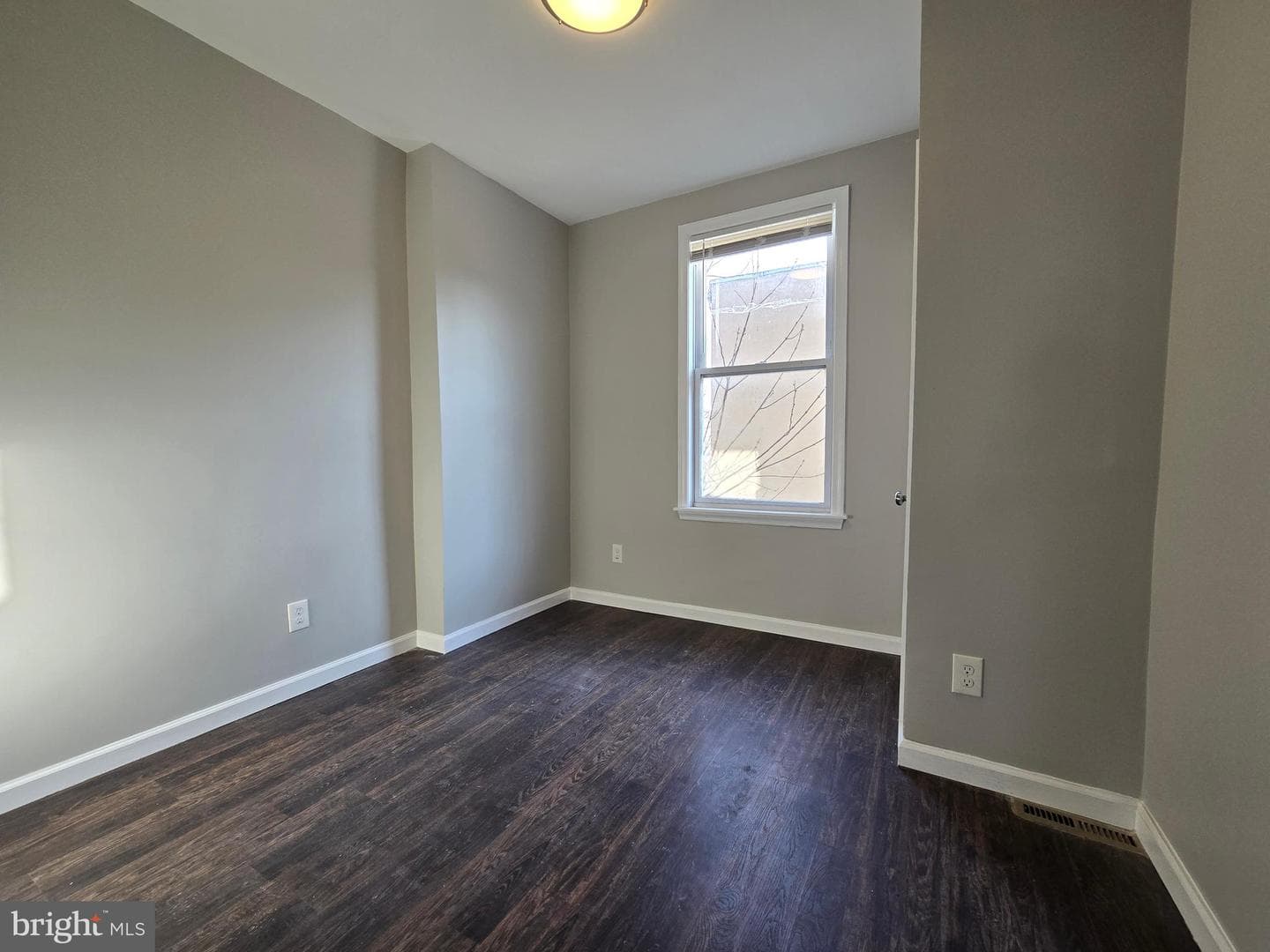 2260 E Cambria Street photo 15