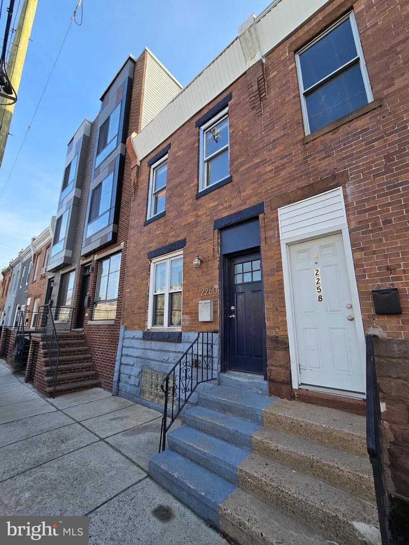 2260 E Cambria Street photo 18