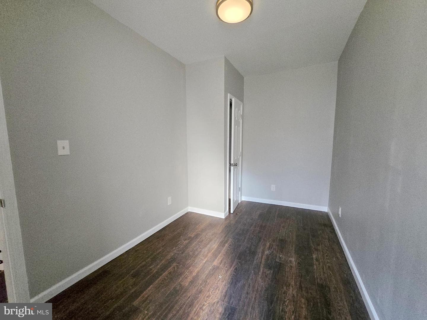 2260 E Cambria Street photo 8