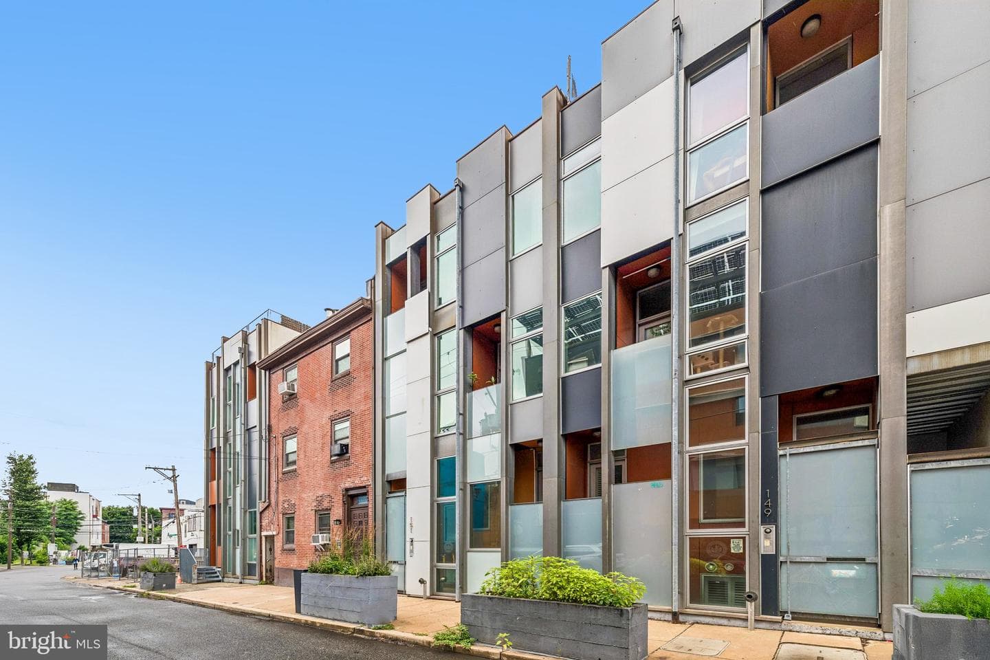 151 W Laurel Street #a photo 3