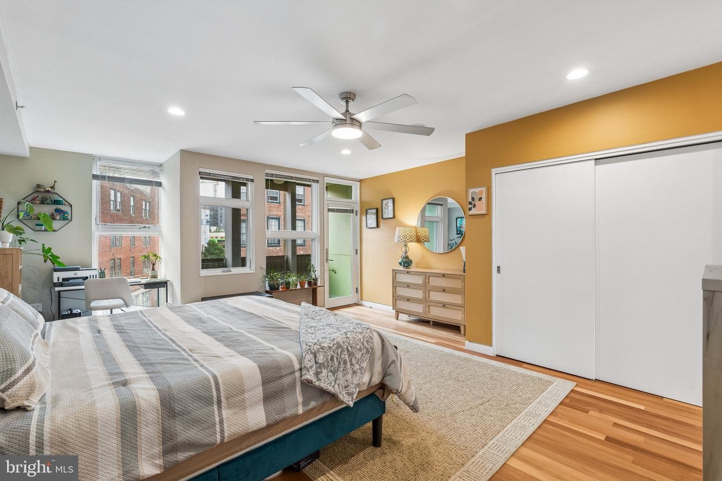 151 W Laurel Street #a photo 34