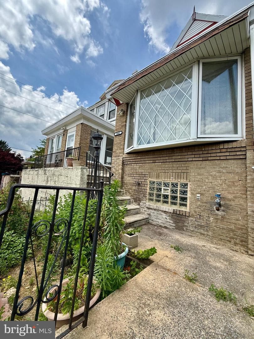 5461 Diamond Street photo 4