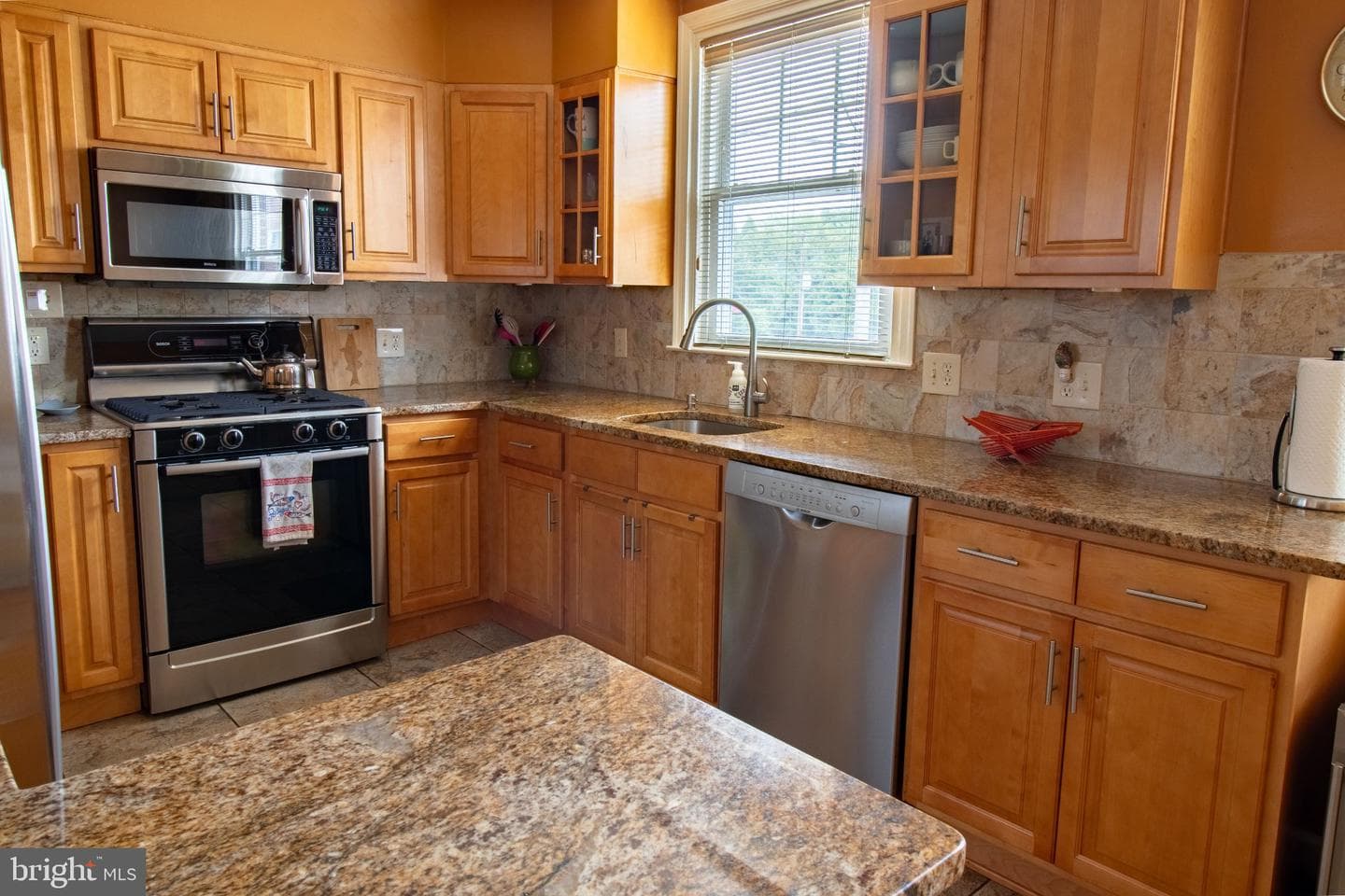 1334 E Cardeza Street photo 6