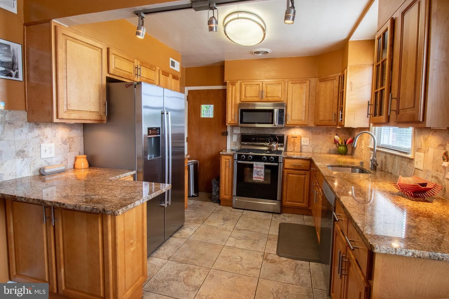1334 E Cardeza Street photo 8
