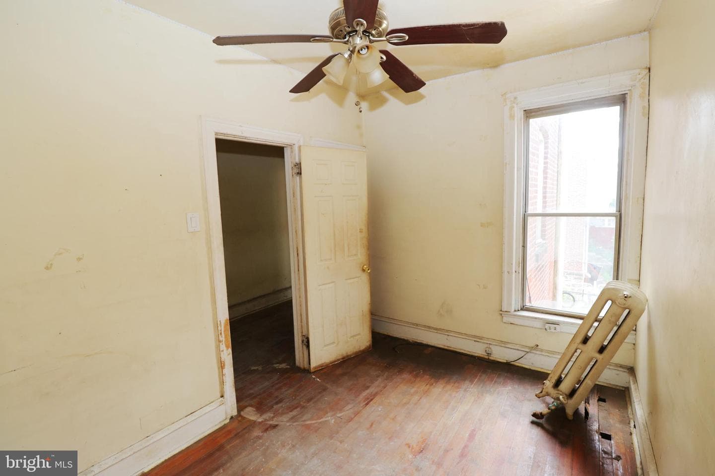 406 W Grange Avenue photo 15
