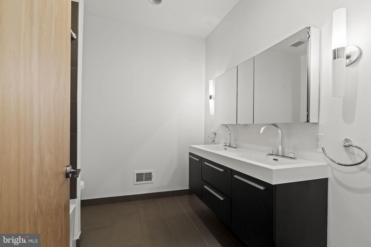 1220 Crease Street photo 33