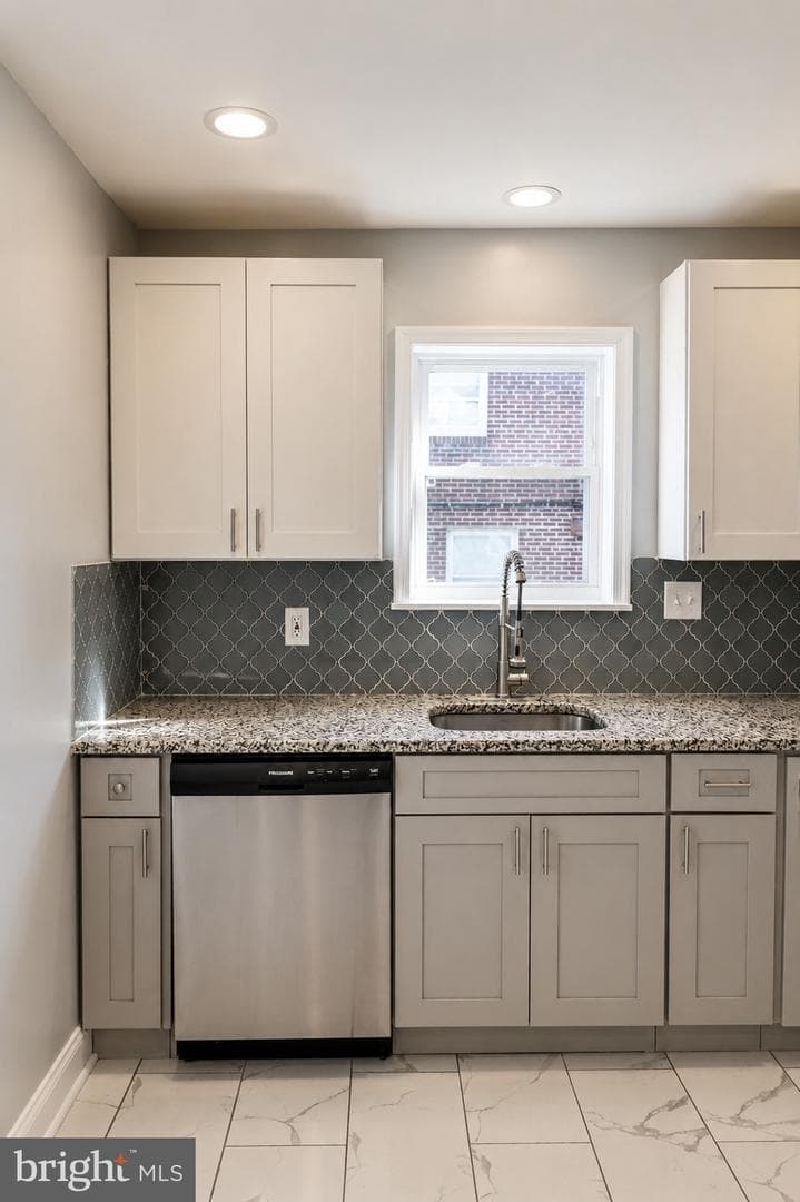 866 Anchor Street photo 14